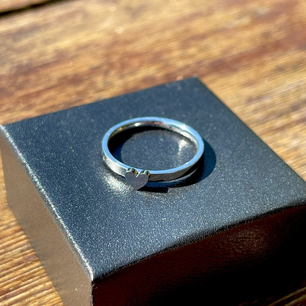 Dainty silver heart ring